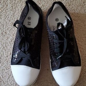 Laced up glitter platform sneaker